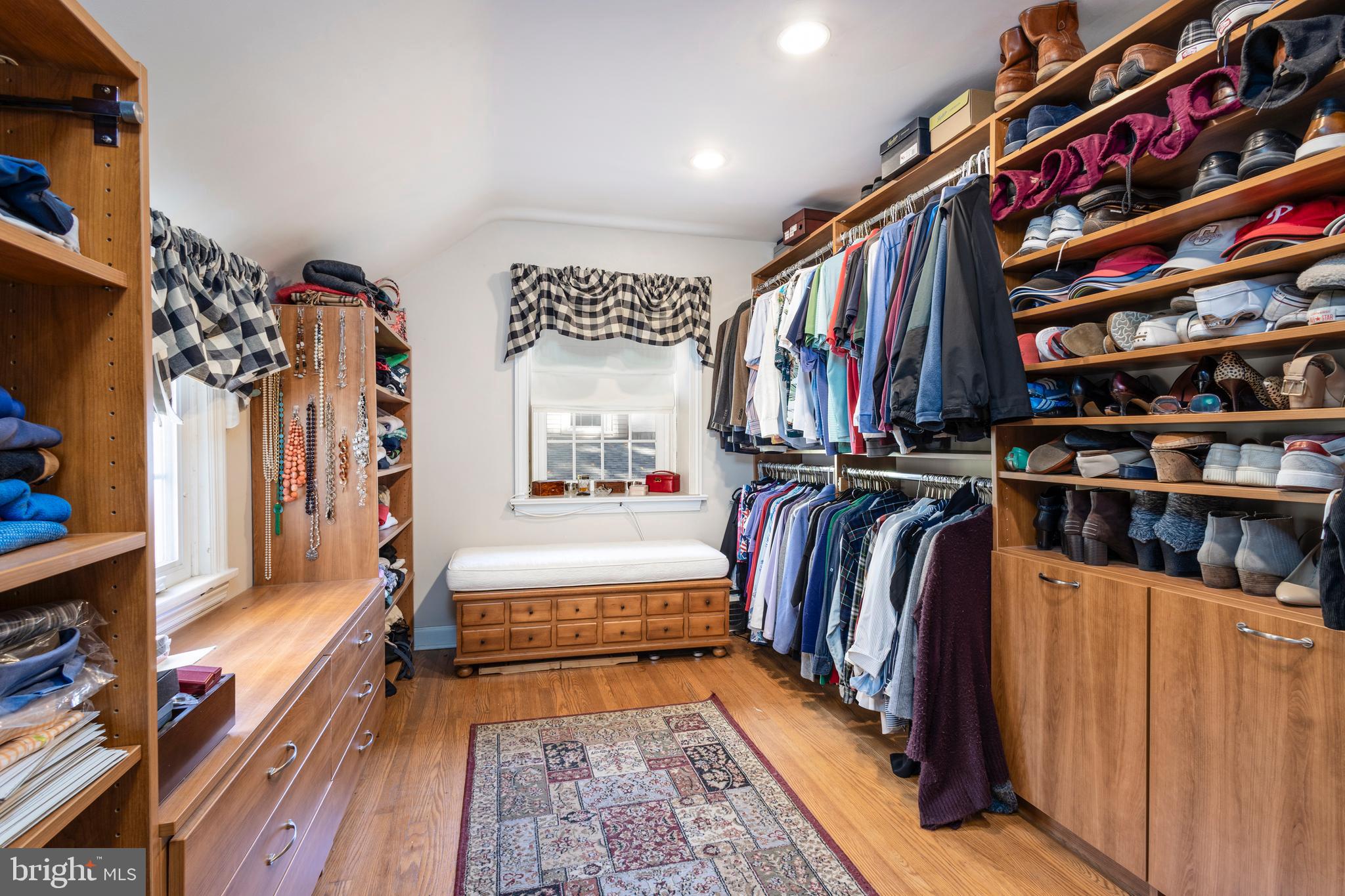 TWICKENHAM VILLAGE - Residential