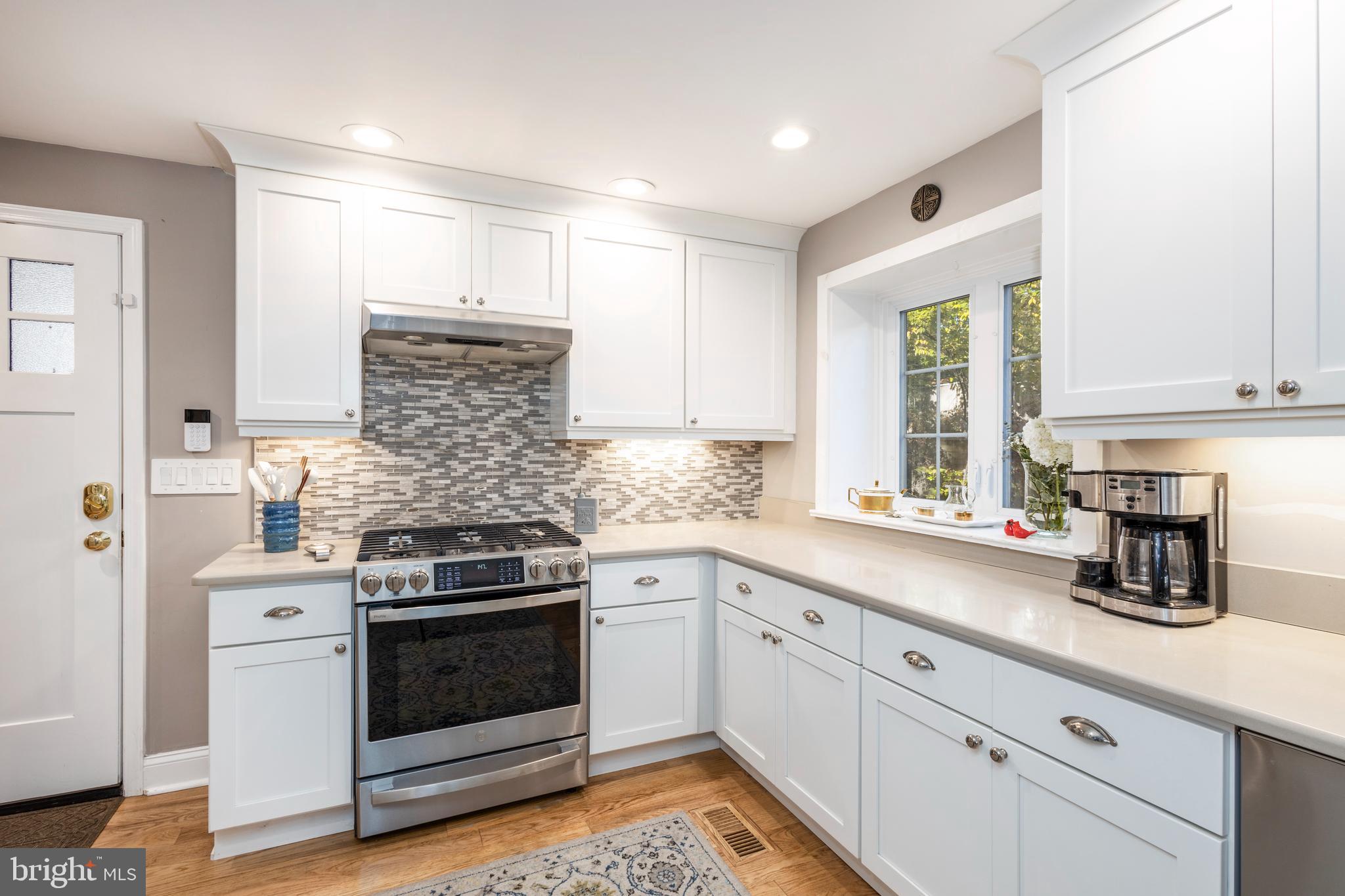 TWICKENHAM VILLAGE - Residential