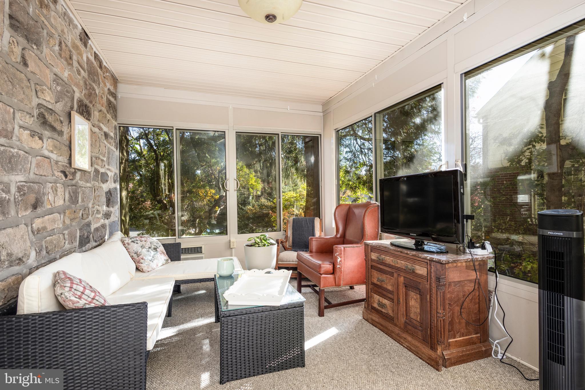 TWICKENHAM VILLAGE - Residential