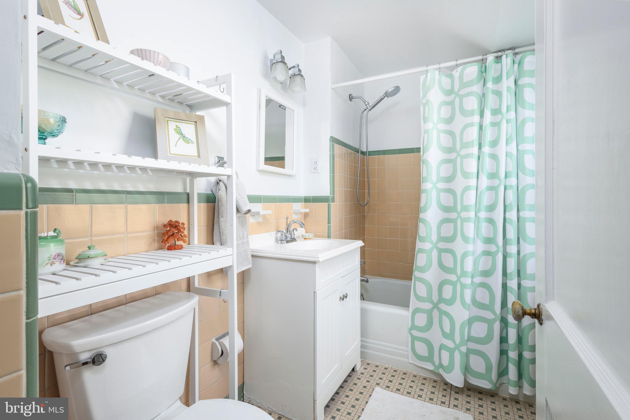 TWICKENHAM VILLAGE - Residential