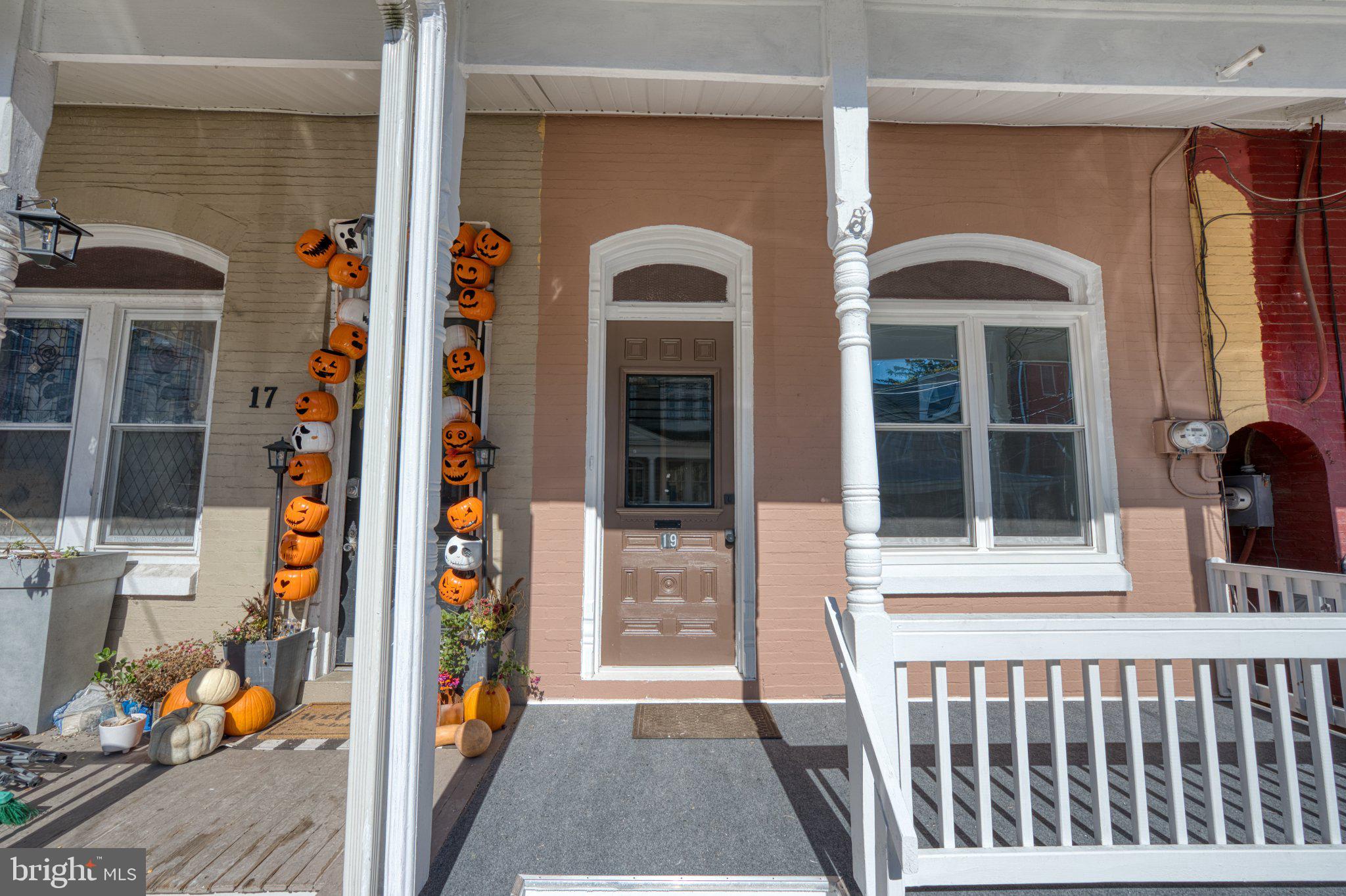 19 E HIGH STREET