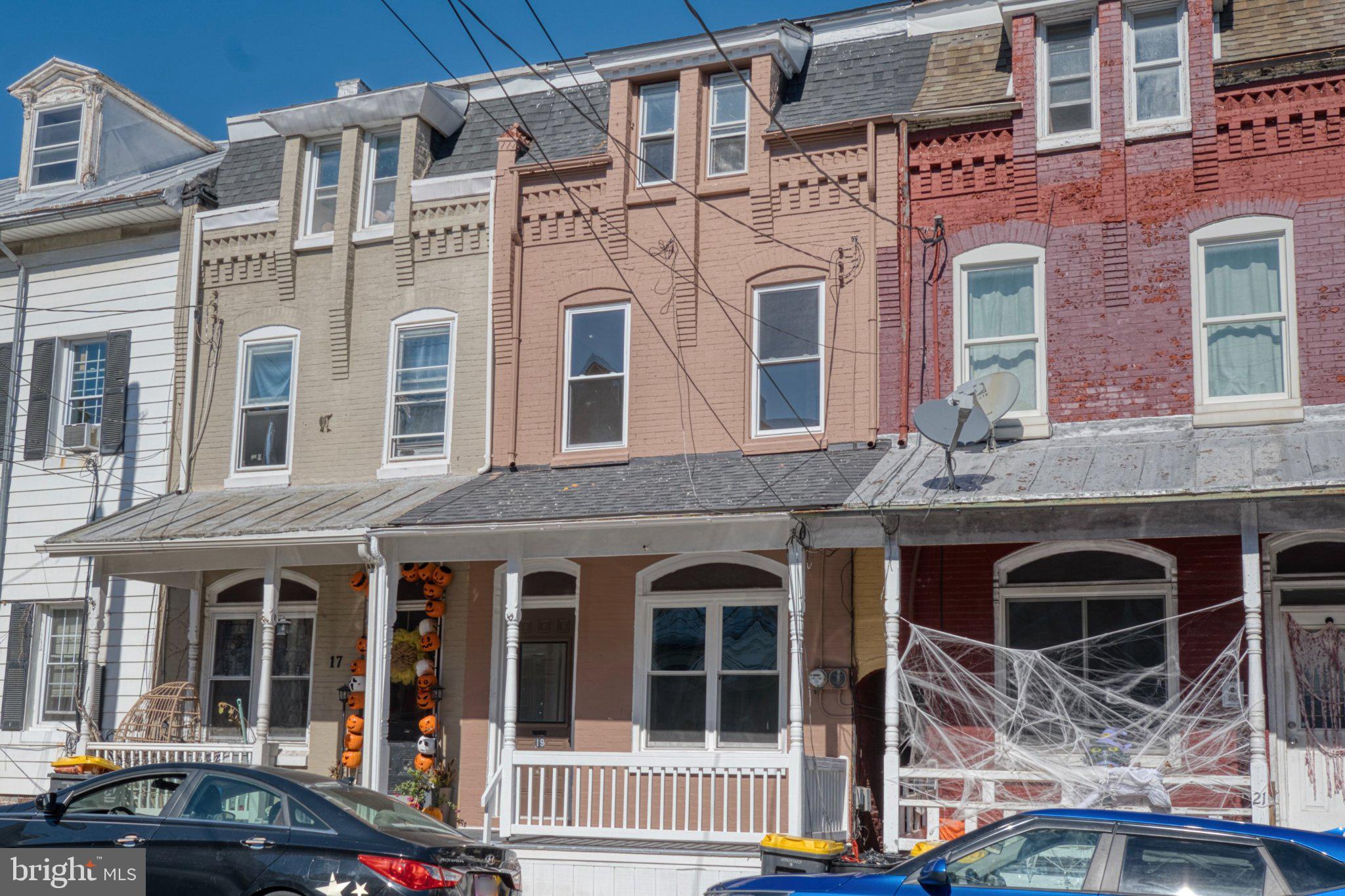 19 E HIGH STREET