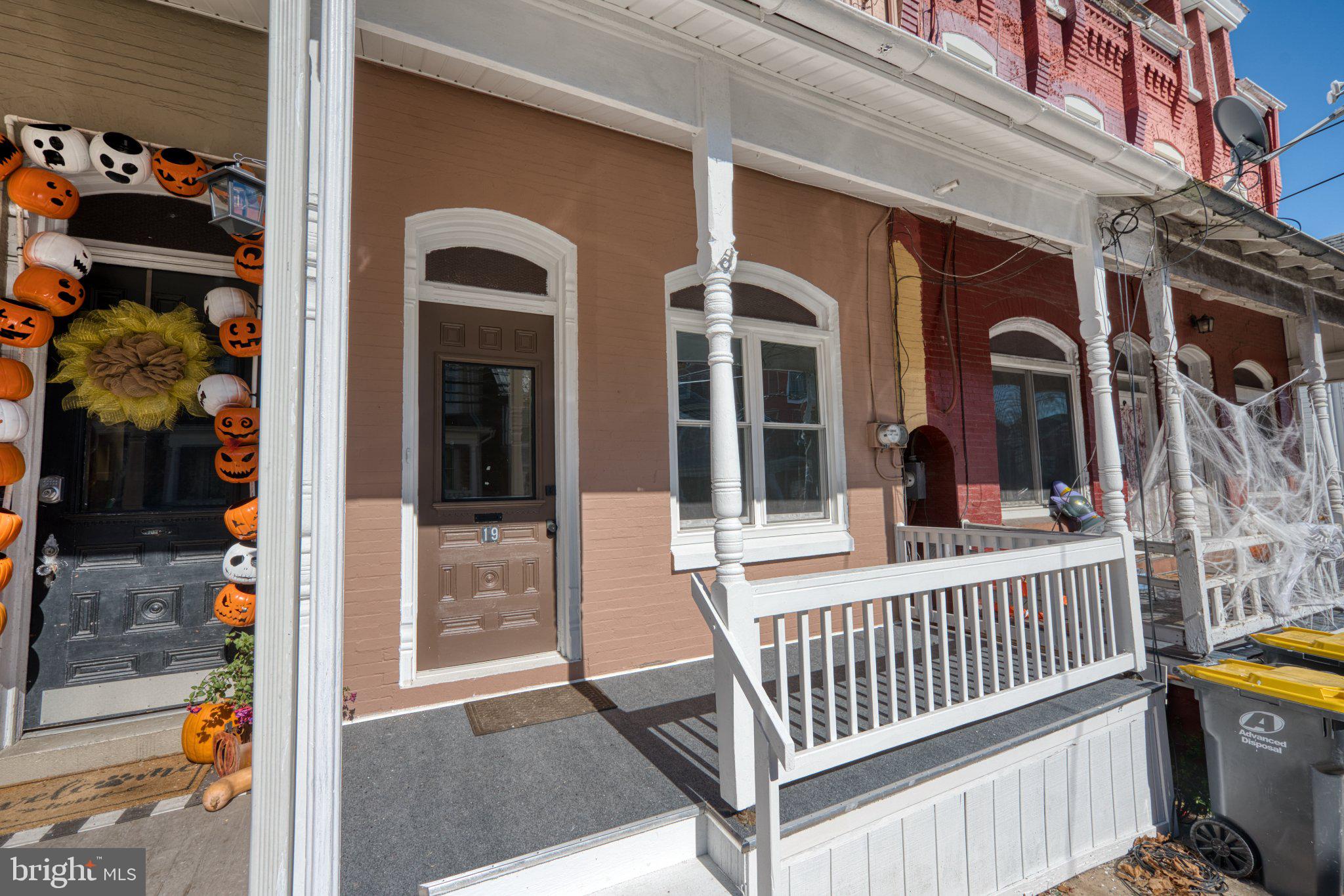 19 E HIGH STREET