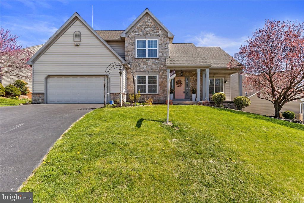 Photo of 919 Hedgewyck Lane, ELIZABETHTOWN, PA 17022 (MLS # PALA2085540)