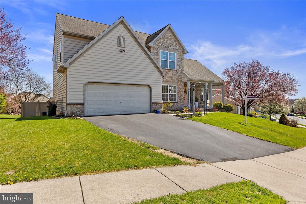 Photo of 919 Hedgewyck Lane, ELIZABETHTOWN, PA 17022 (MLS # PALA2085540)
