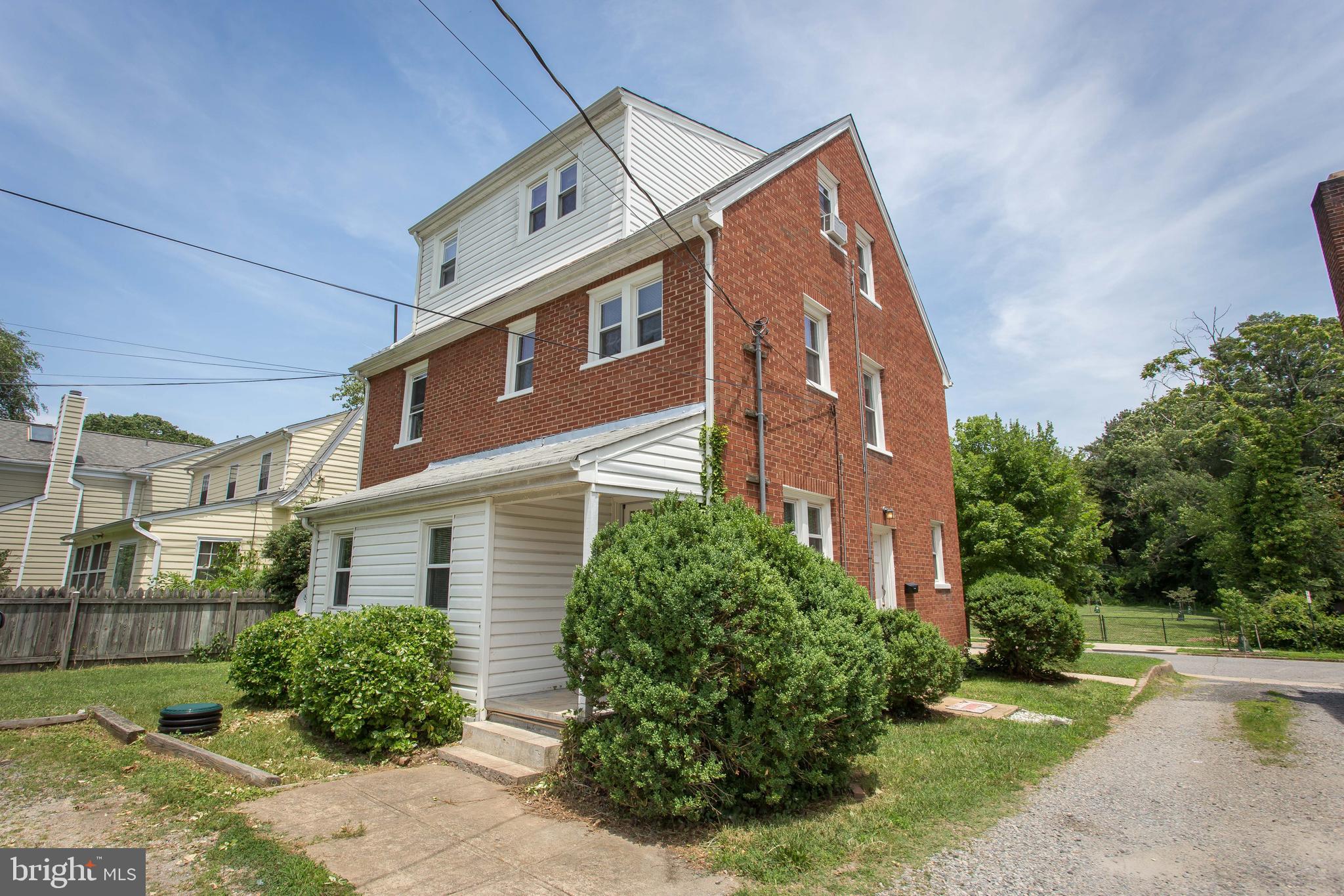 DOWNTOWN FREDERICKSBURG - Residential Lease