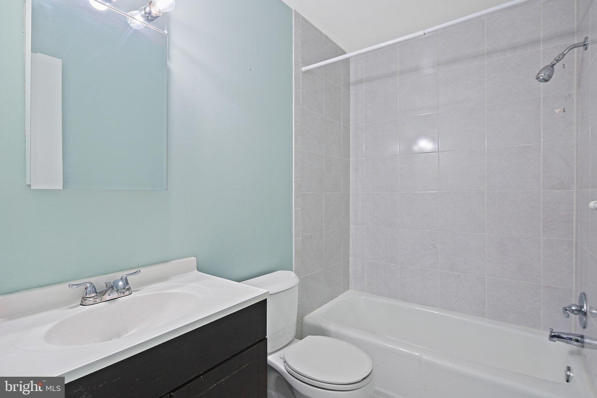 ROCKSHIRE TOWNHOMES - Residential Lease