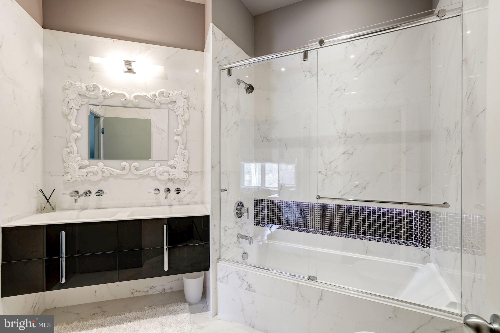 GRAYS OAKTON - Residential