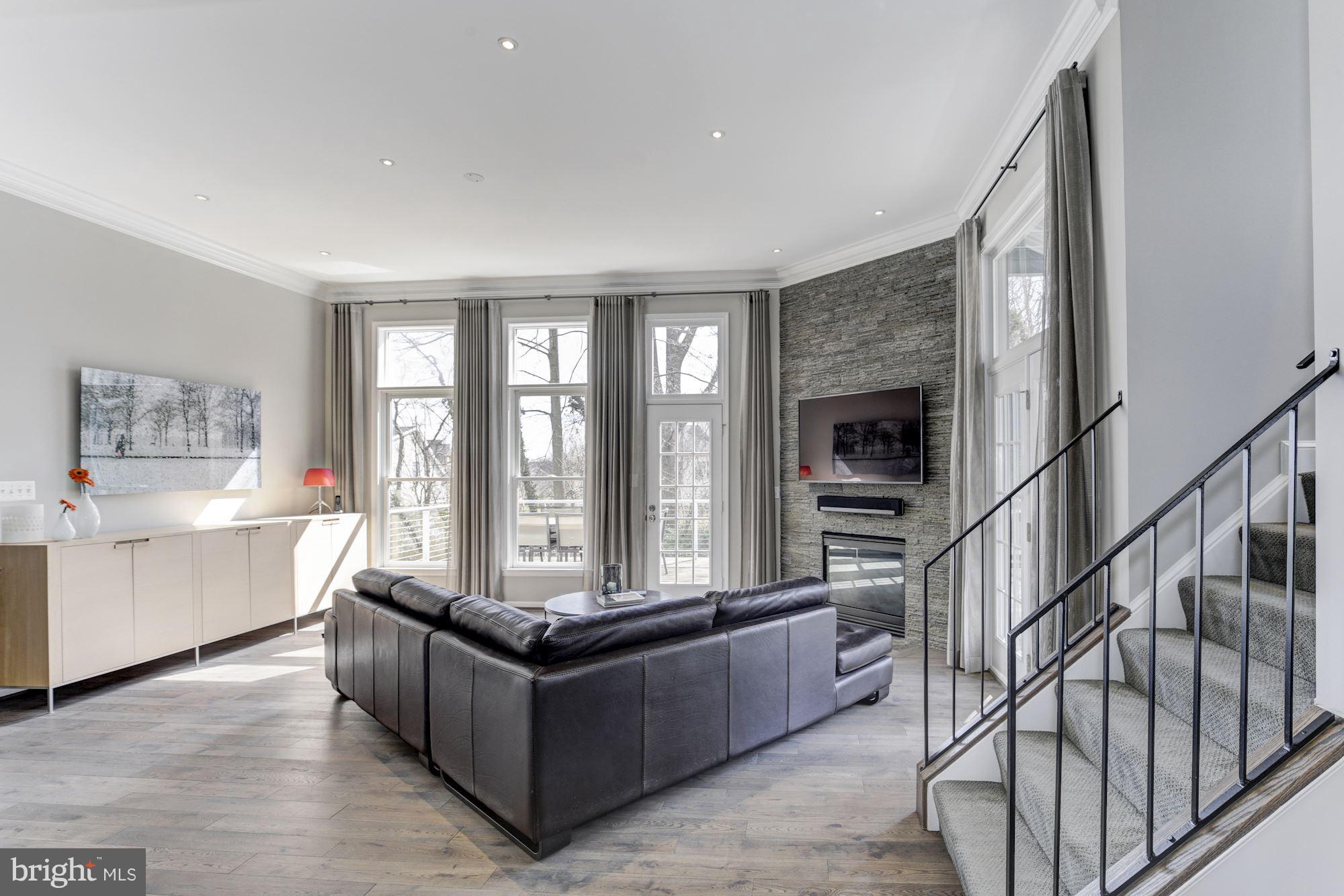 GRAYS OAKTON - Residential