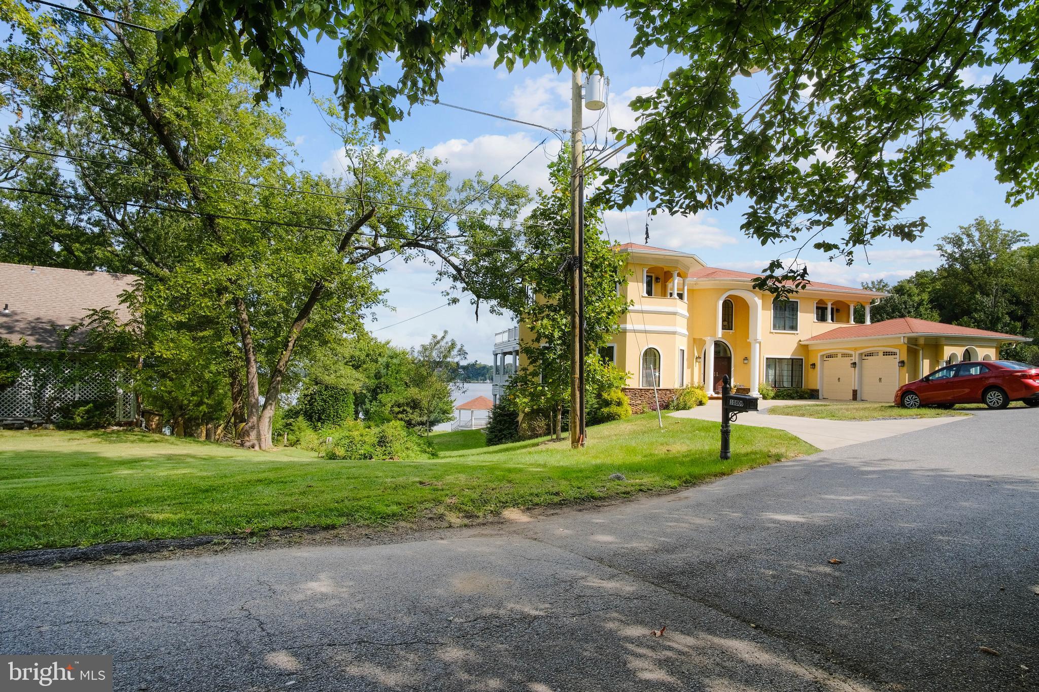 RIVERVIEW - Residential