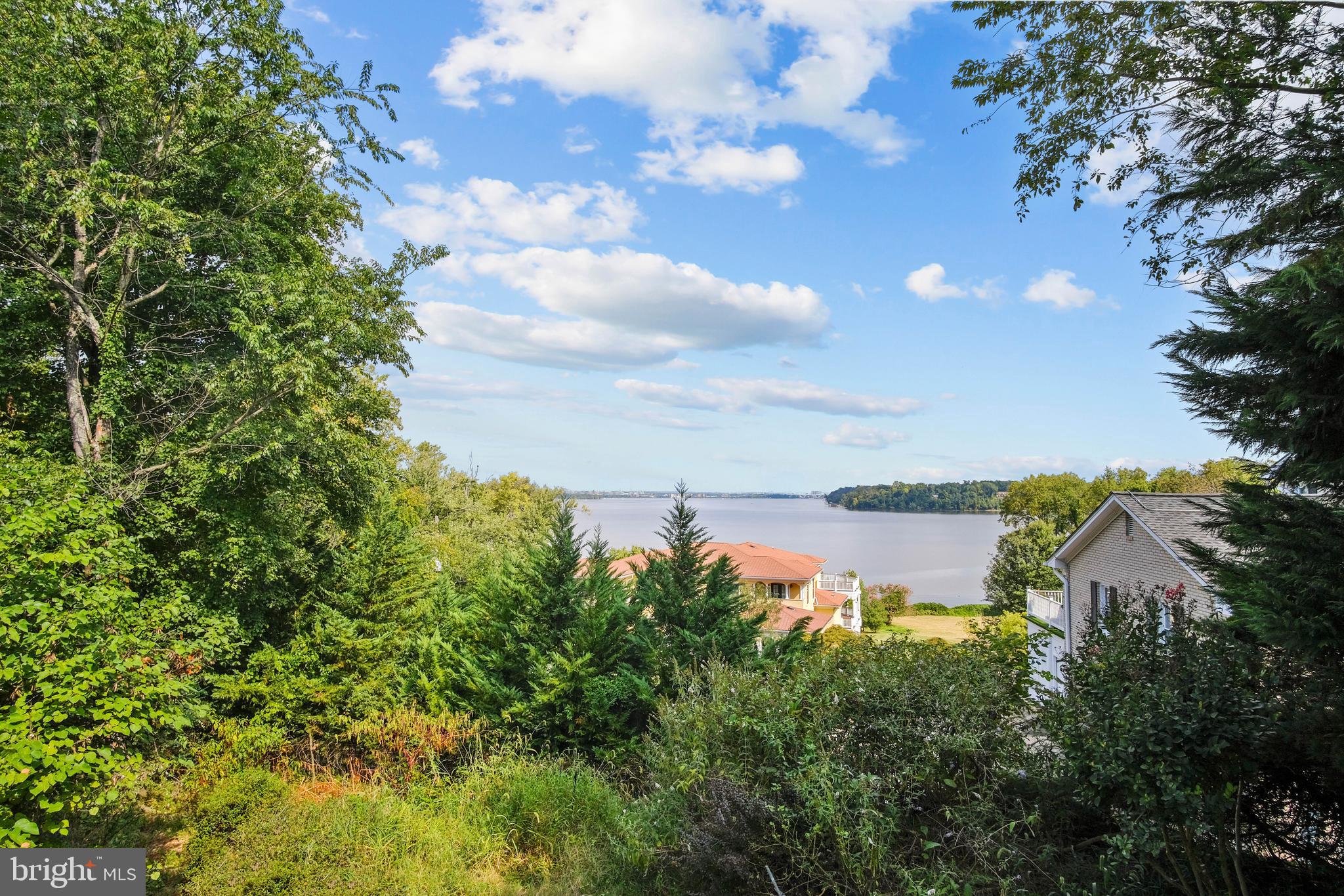 RIVERVIEW - Residential