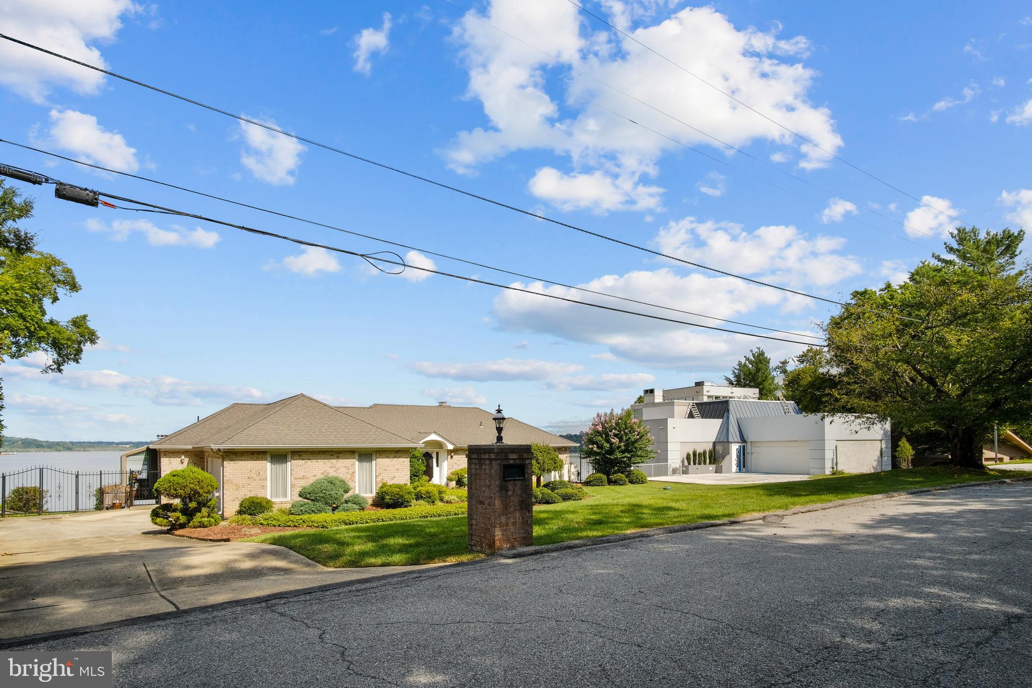 RIVERVIEW - Residential