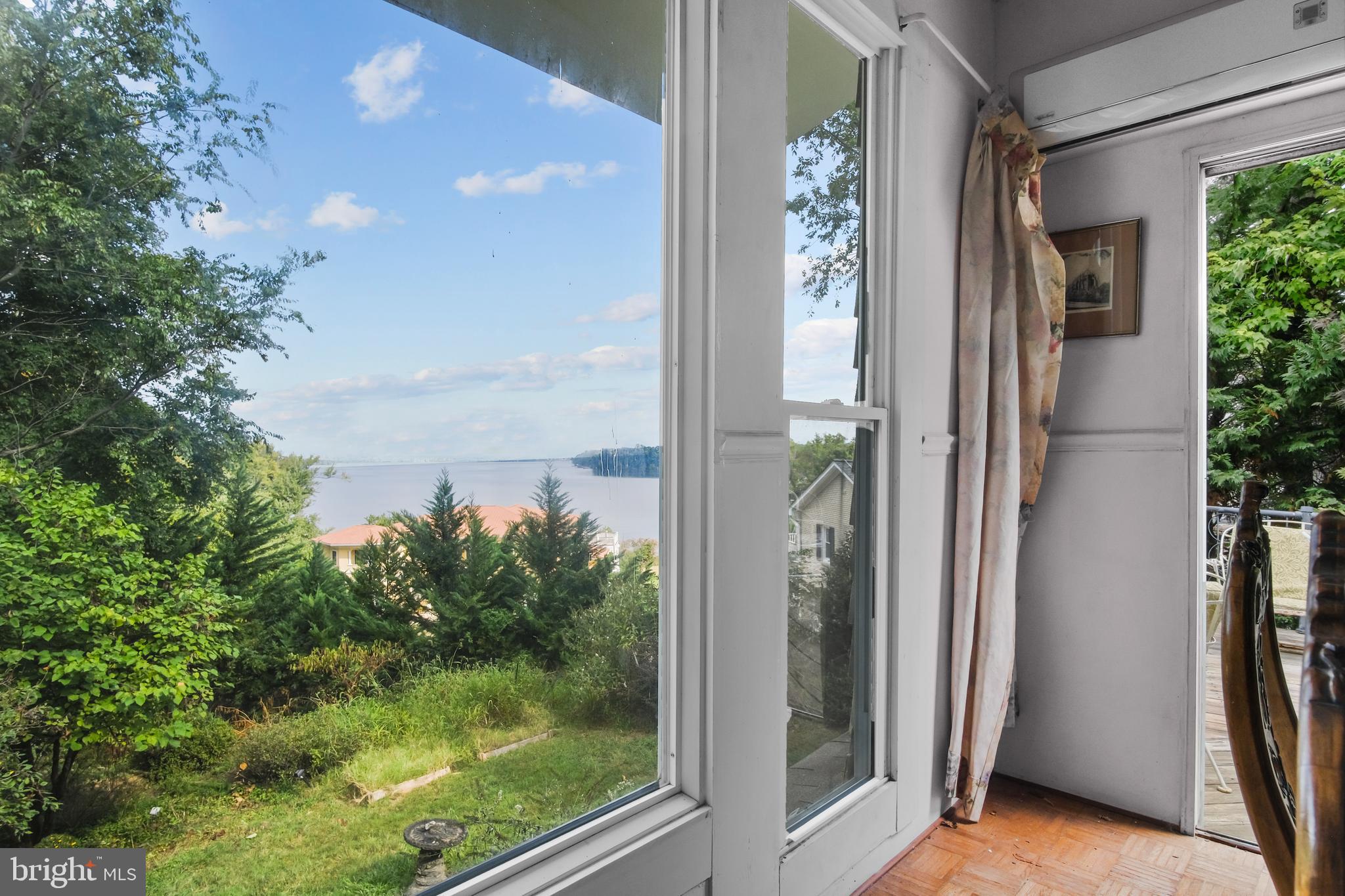 RIVERVIEW - Residential