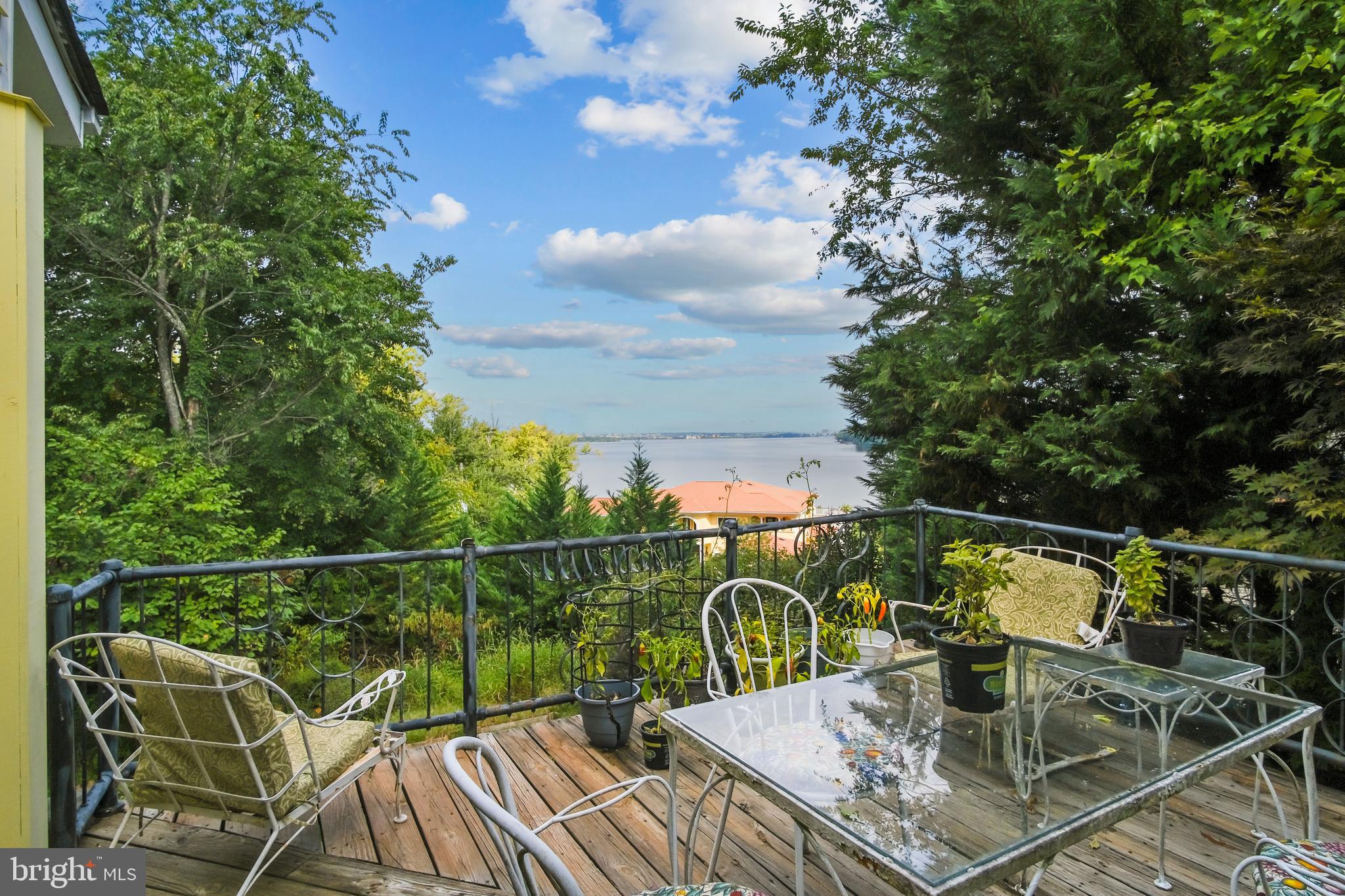 RIVERVIEW - Residential