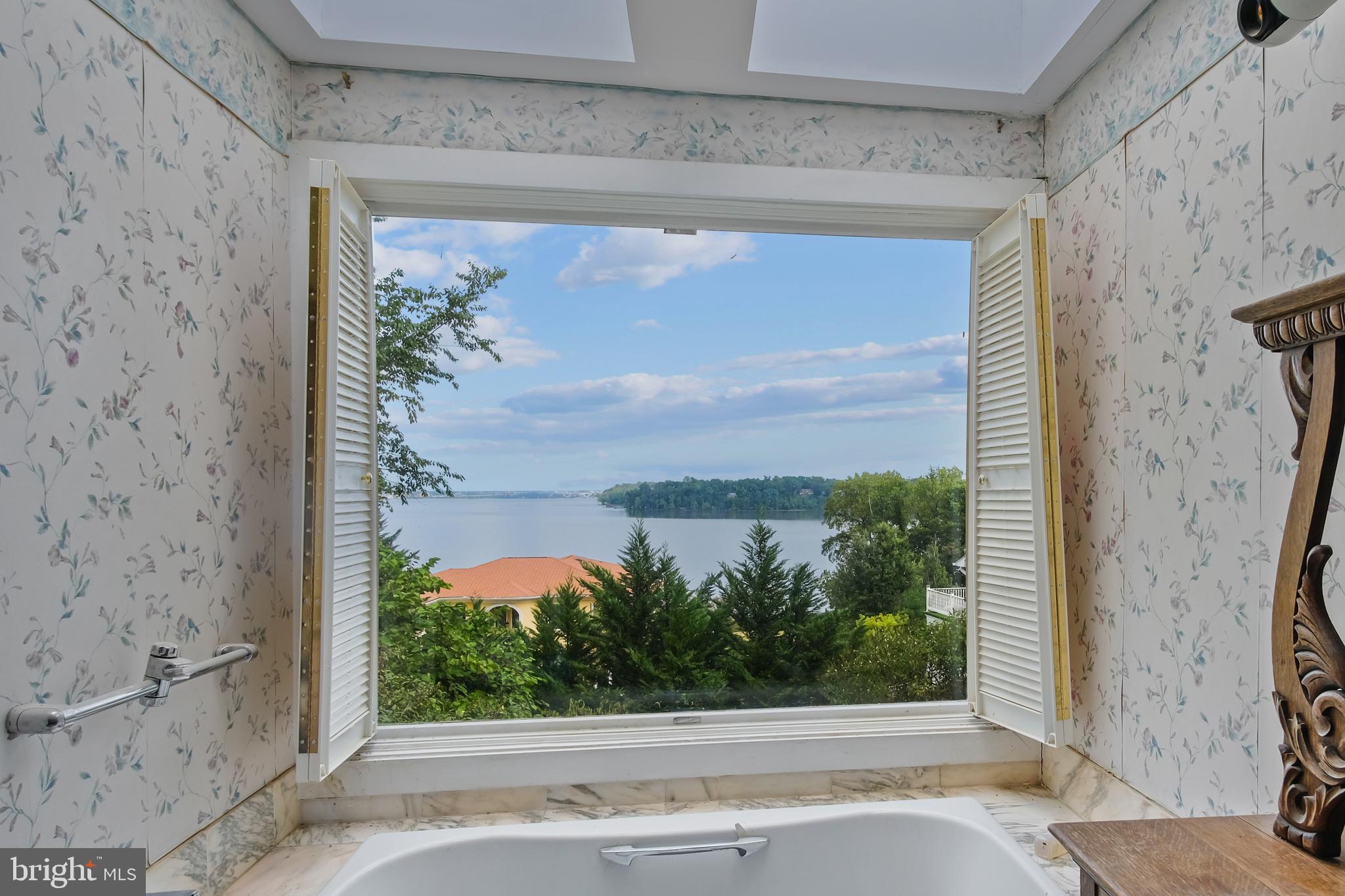 RIVERVIEW - Residential