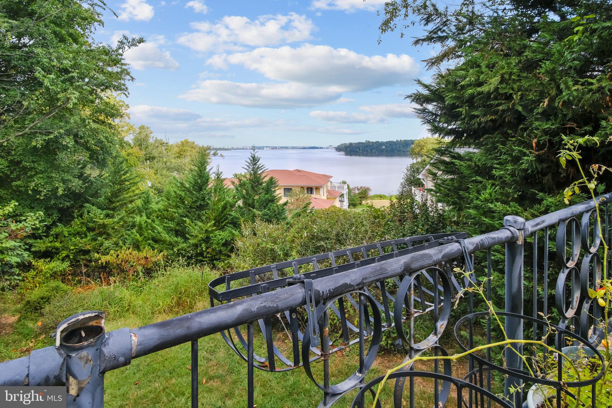 RIVERVIEW - Residential