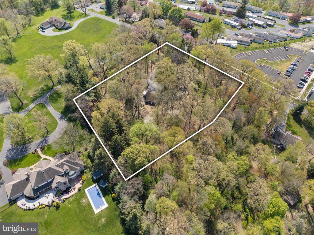 Photo of 601 S Oak Street, MANHEIM, PA 17545 (MLS # PALA2067188)