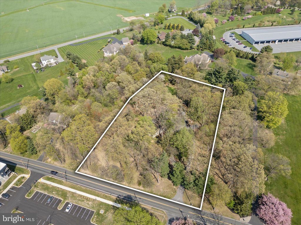 Photo of 601 S Oak Street, MANHEIM, PA 17545 (MLS # PALA2067188)