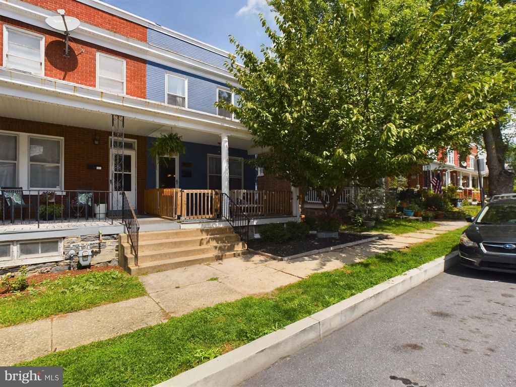 Photo of 927 Edgewood Avenue, Lancaster, PA 17603 (MLS # PALA2056092)
