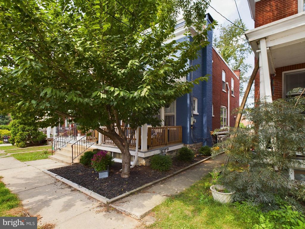 Photo of 927 Edgewood Avenue, Lancaster, PA 17603 (MLS # PALA2056092)