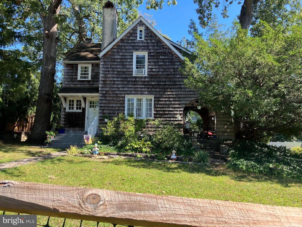 Photo of 15 Oakland Road, BROOMALL, PA 19008 (MLS # PADE2099560)