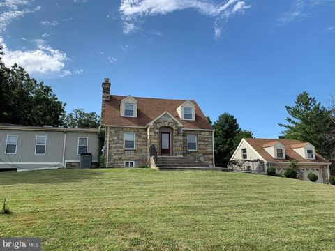 Photo of 3424 Jermantown Road, FAIRFAX, VA 22030 (MLS # VAFX2304000)