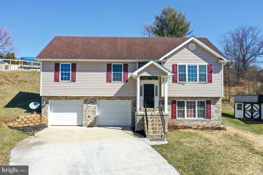 Welcome to 994 View Crest Ct, a meticulously maintained 3-bedroom, 3-bathroom split-foyer home in Front Royal, Virginia's desirable Westview Ridge subdivision. Built-in 2007, this residence boasts 1,727 square feet of living space on a generous 0.43-acre lot.
Upon entering, you will be greeted by an inviting open floor plan accentuated by freshly painted walls and resurfaced hardwood floors, creating a warm and modern ambiance. The spacious living area seamlessly flows into the dining space, perfect for intimate dinners and larger gatherings.​
The heart of this home is its recently updated kitchen, featuring newer high-end appliances that cater to both the casual cook and the culinary enthusiast. Ample cabinetry and counter space ensure functionality and ease.​
Retreat to the generously sized bedrooms, each offering brand-new carpeting that adds a touch of luxury underfoot. The primary suite includes an en-suite bathroom, providing a private sanctuary for relaxation.​
The fully finished basement expands the living space, offering a versatile area that can serve as a family room, home office, or guest suite, complete with its full bathroom.​
Outdoor enthusiasts will appreciate the expansive backyard, ideal for gardening, play, or simply unwinding in a tranquil setting. The attached two-car garage provides convenience and additional storage options.​
Situated in a friendly community, 994 View Crest Ct offers privacy and proximity. Enjoy easy access to local amenities, schools, and the natural beauty Front Royal is renowned for.​
This home combines modern updates with classic charm, making it a must-see. Schedule your private tour today and envision the possibilities of making this house your new home.​