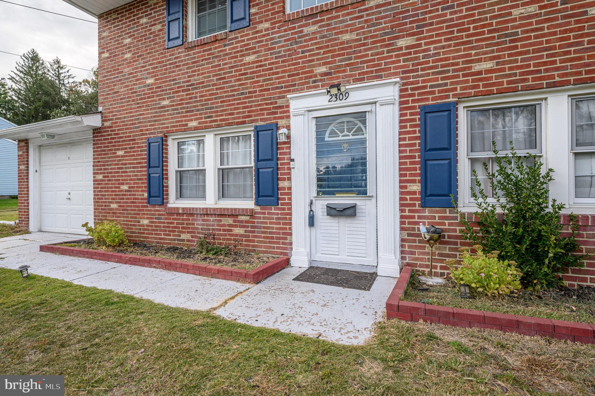 2309 S CUTHBERT DRIVE