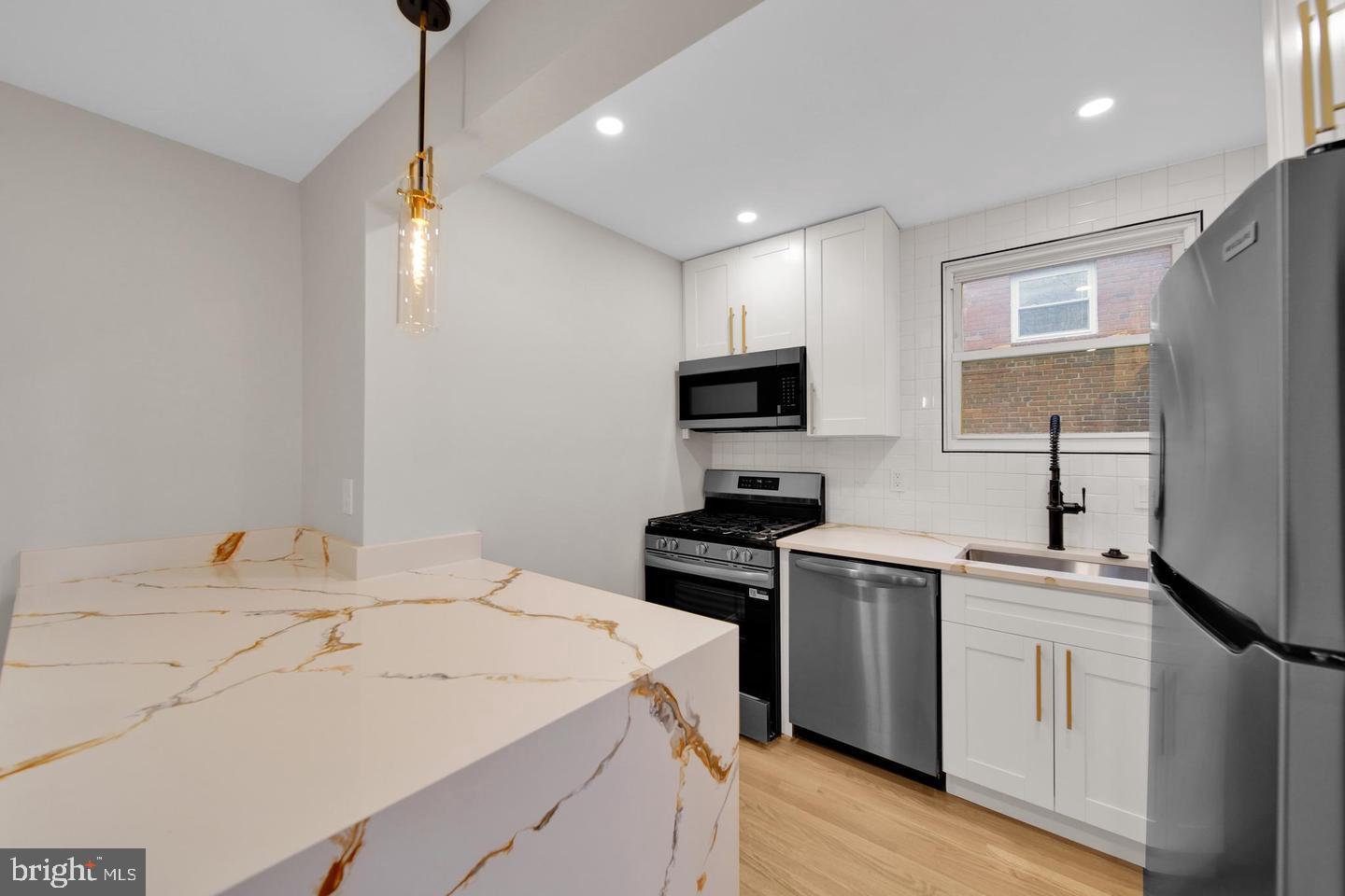119 VICTOR STREET NE UNIT 1