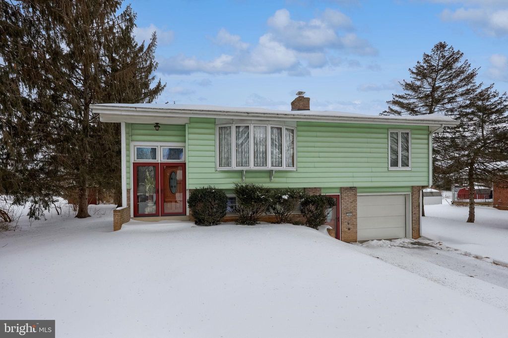 Photo of 509 Oak Grove Drive, LANCASTER, PA 17601 (MLS # PALA2081678)