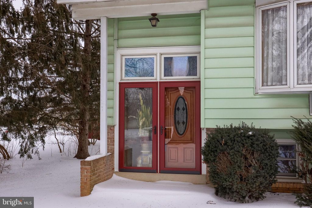 Photo of 509 Oak Grove Drive, LANCASTER, PA 17601 (MLS # PALA2081678)