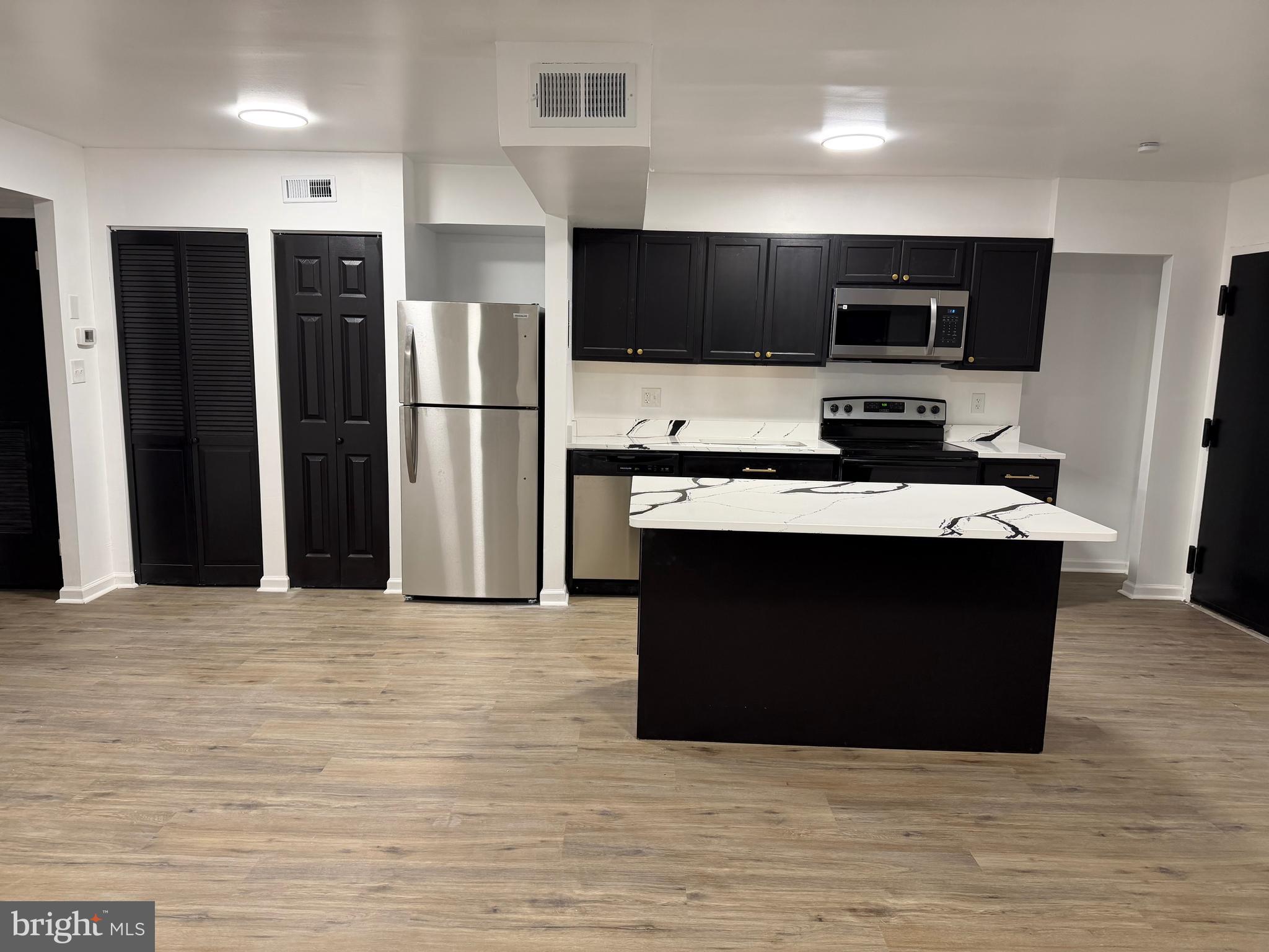 HUNTING RIDGE CONDOMINIUM - Residential Lease