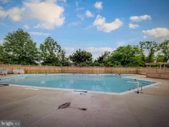 HUNTING RIDGE CONDOMINIUM - Residential Lease