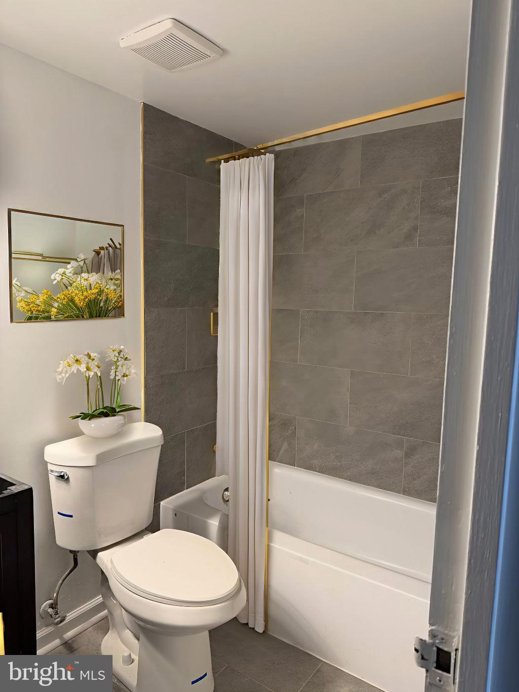 HUNTING RIDGE CONDOMINIUM - Residential Lease