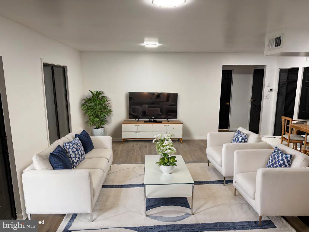 HUNTING RIDGE CONDOMINIUM - Residential Lease