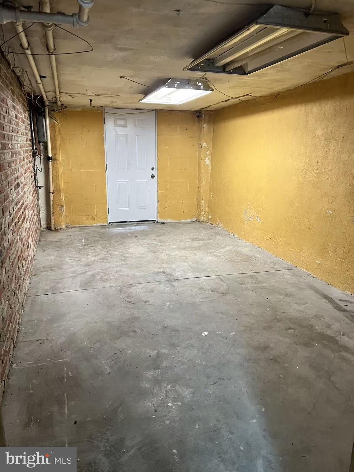 OXFORD CIRCLE - Residential Lease