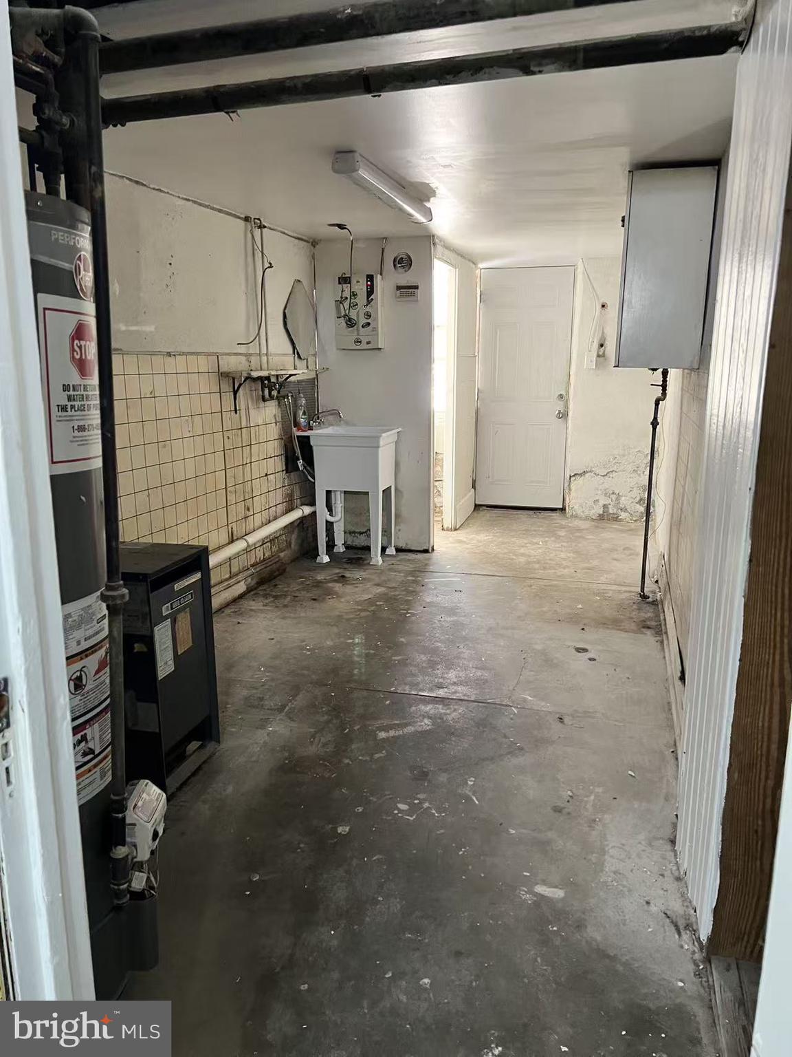 OXFORD CIRCLE - Residential Lease