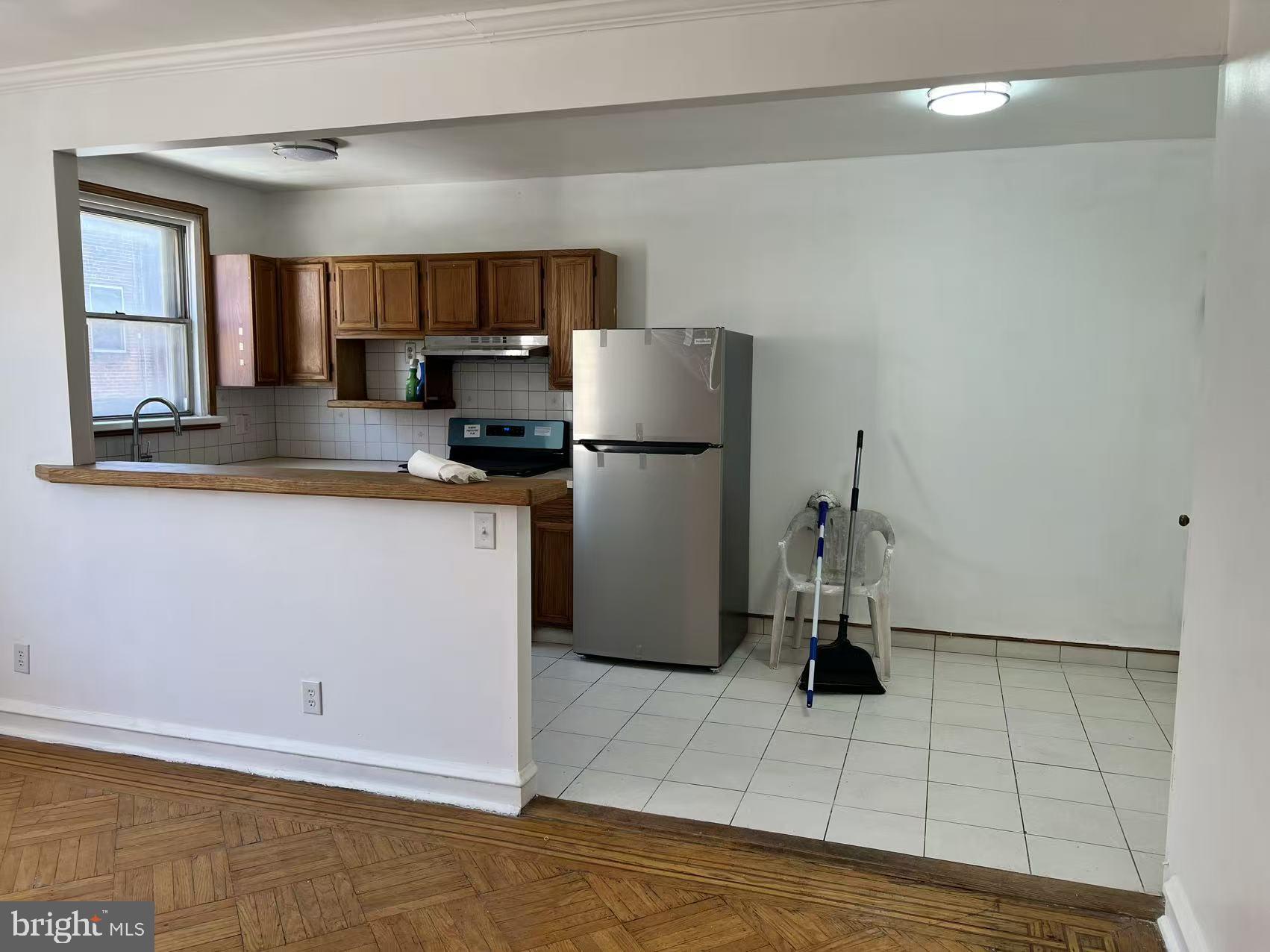 OXFORD CIRCLE - Residential Lease