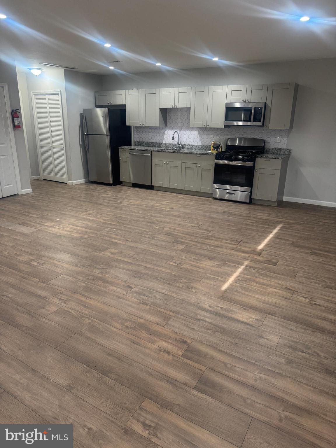 609 BRUNSWICK AVENUE B1