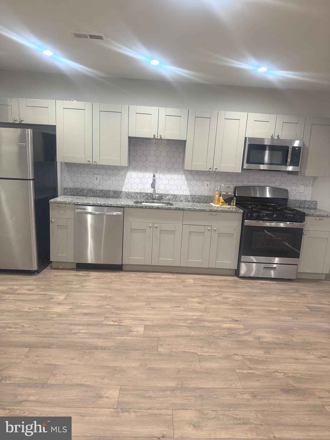 609 BRUNSWICK AVENUE B1