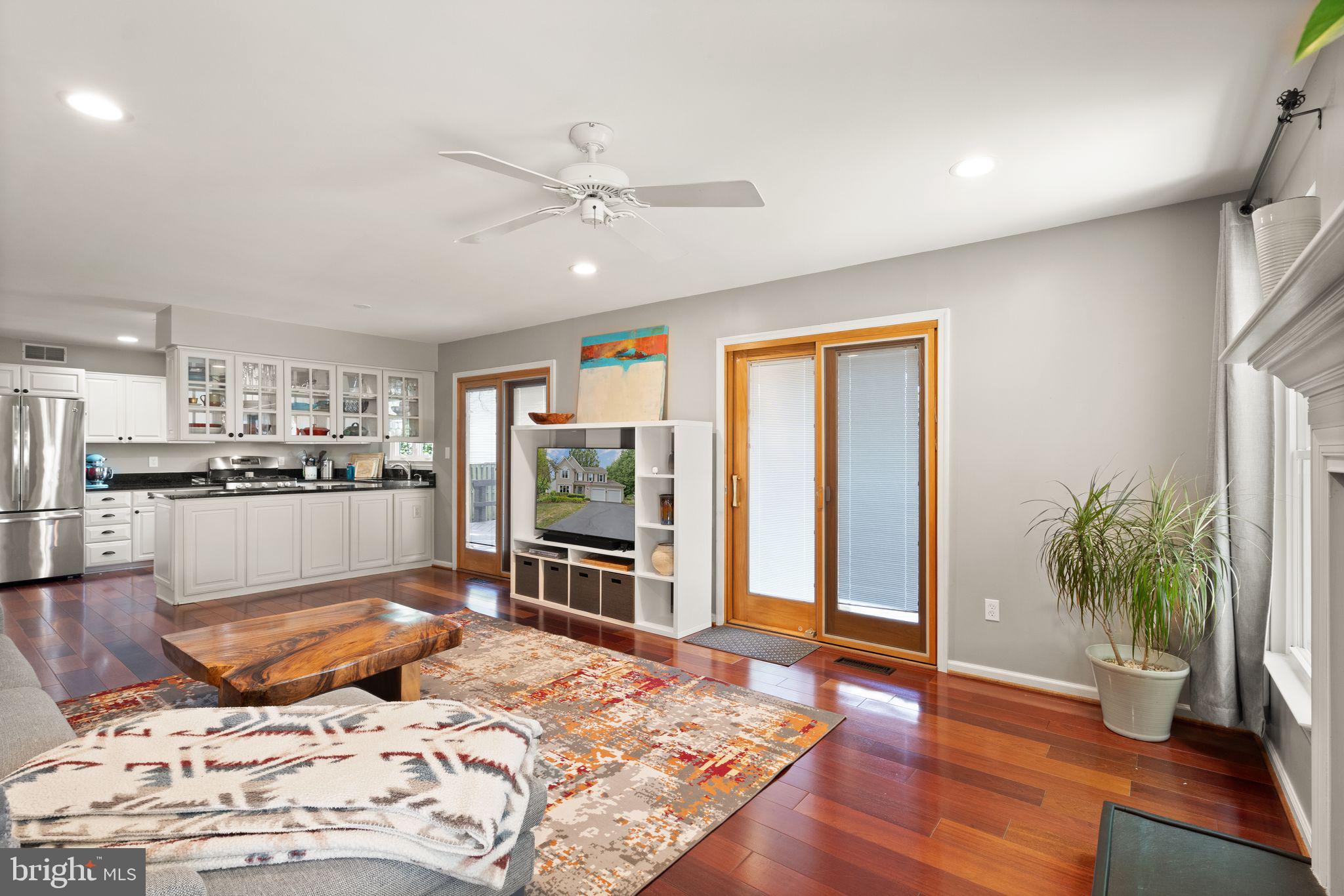 MANORS OF LEESBURG - Residential