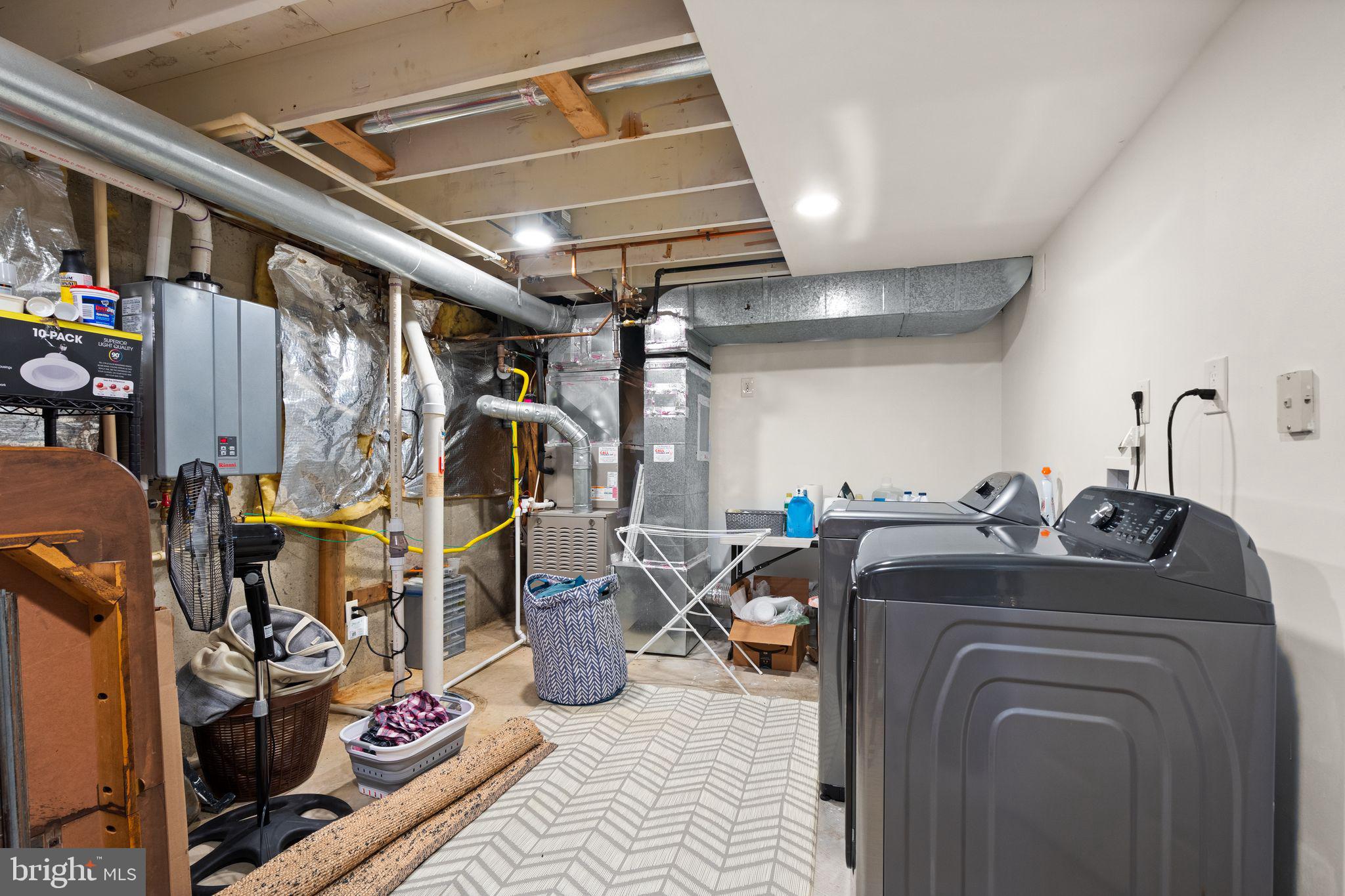 MANORS OF LEESBURG - Residential