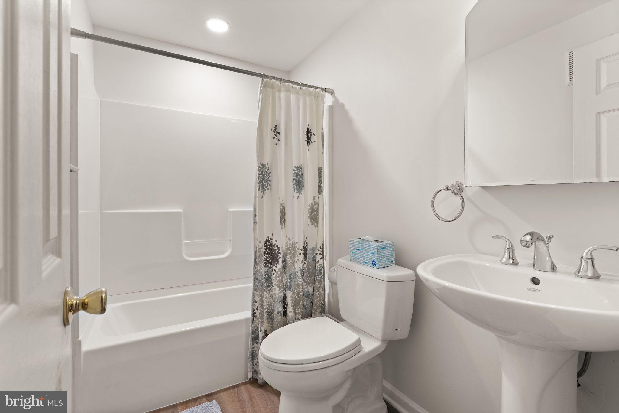 MANORS OF LEESBURG - Residential