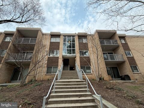 Photo of 2908 Kings Chapel Road #03/12, FALLS CHURCH, VA 22042 (MLS # VAFX2296320)
