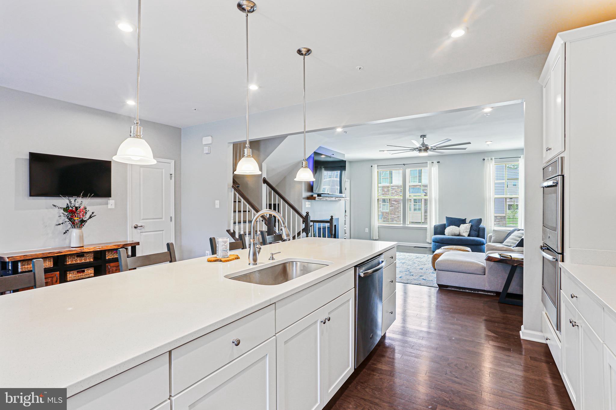 PONDVIEW - Residential