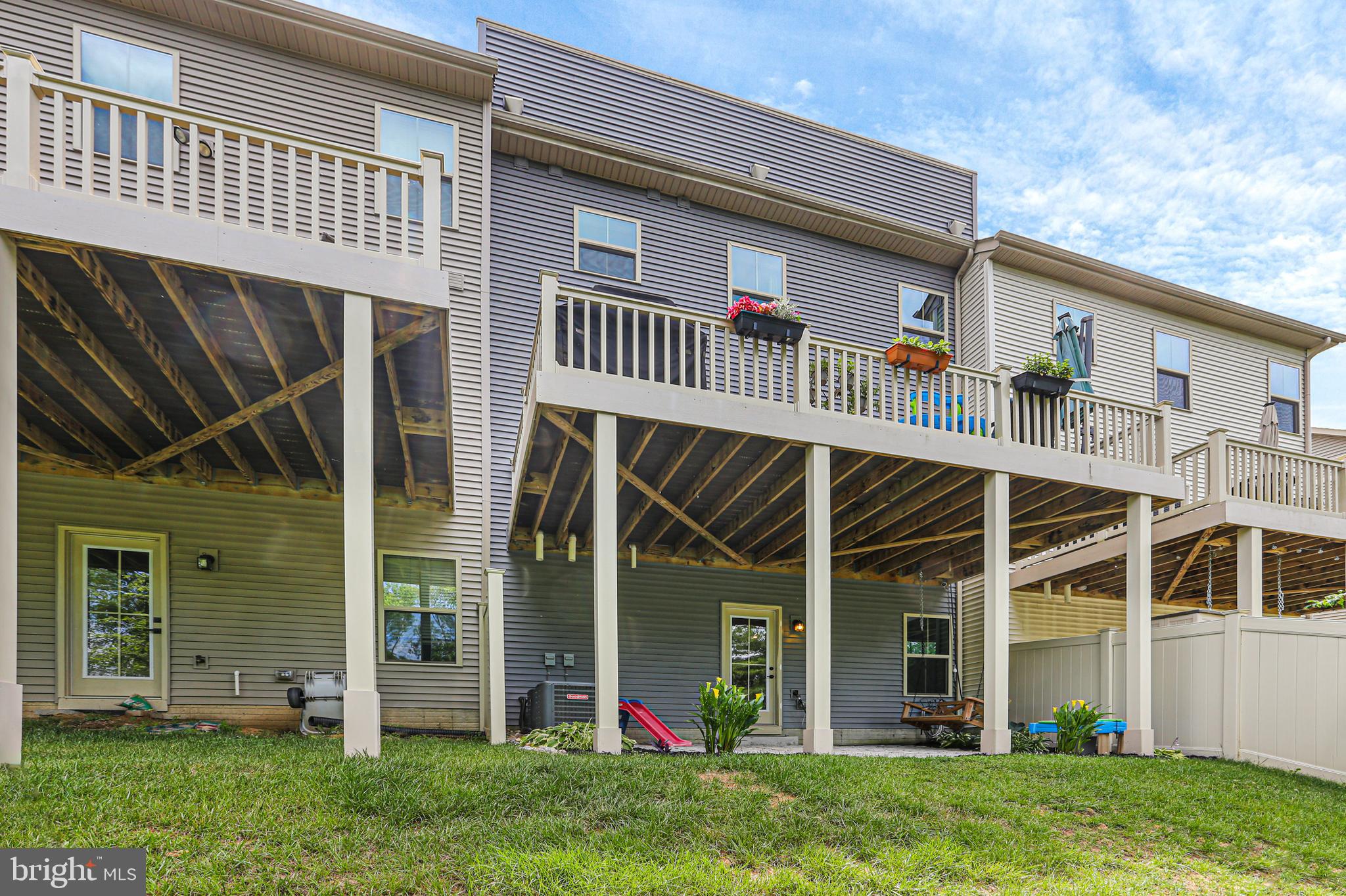 PONDVIEW - Residential