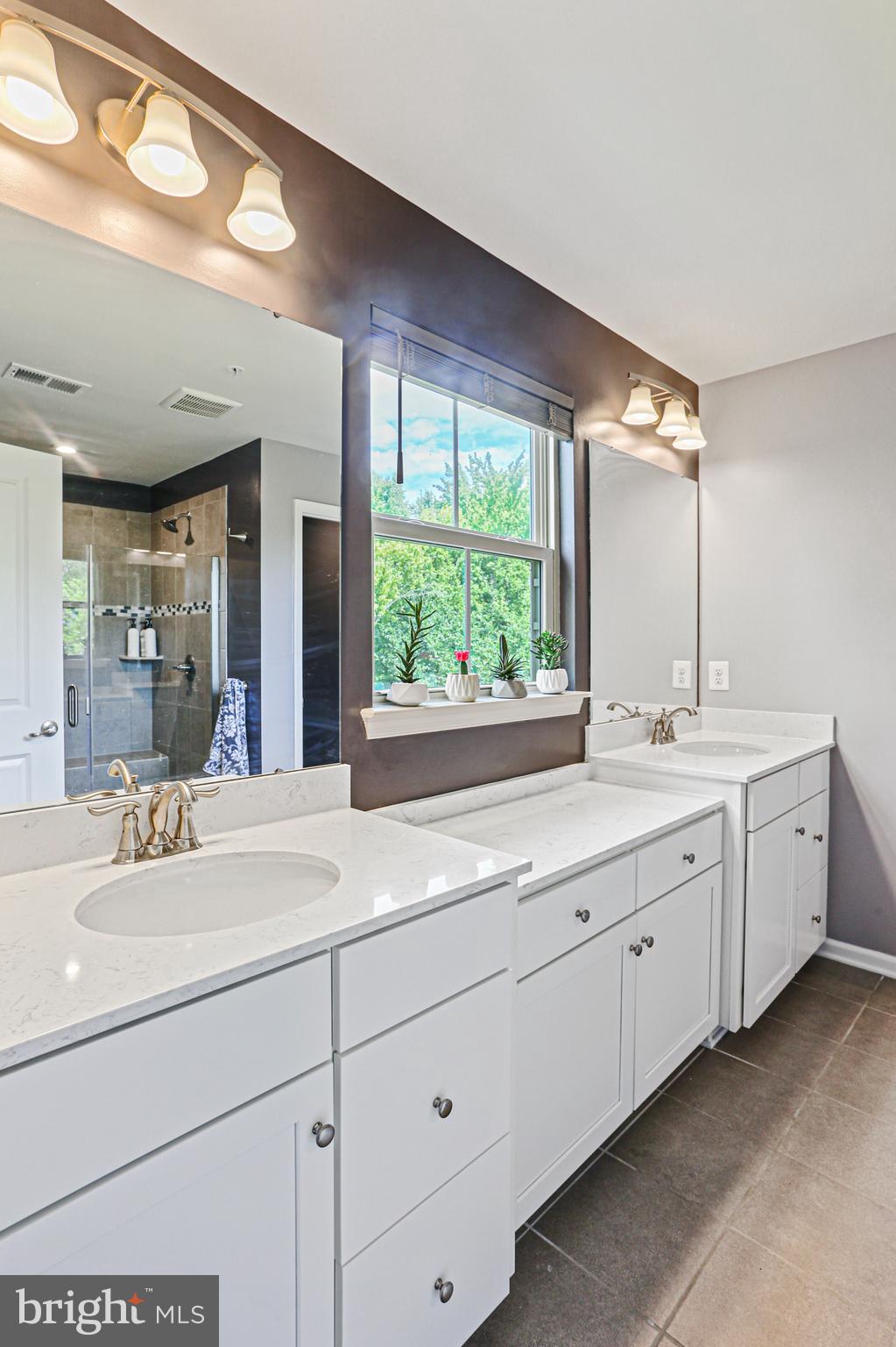 PONDVIEW - Residential