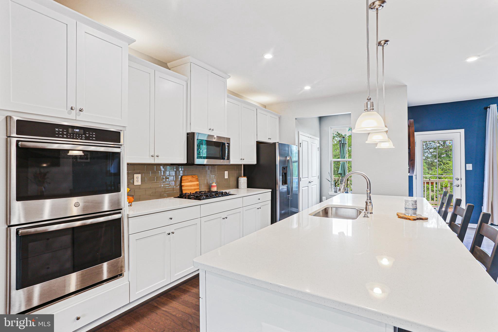 PONDVIEW - Residential