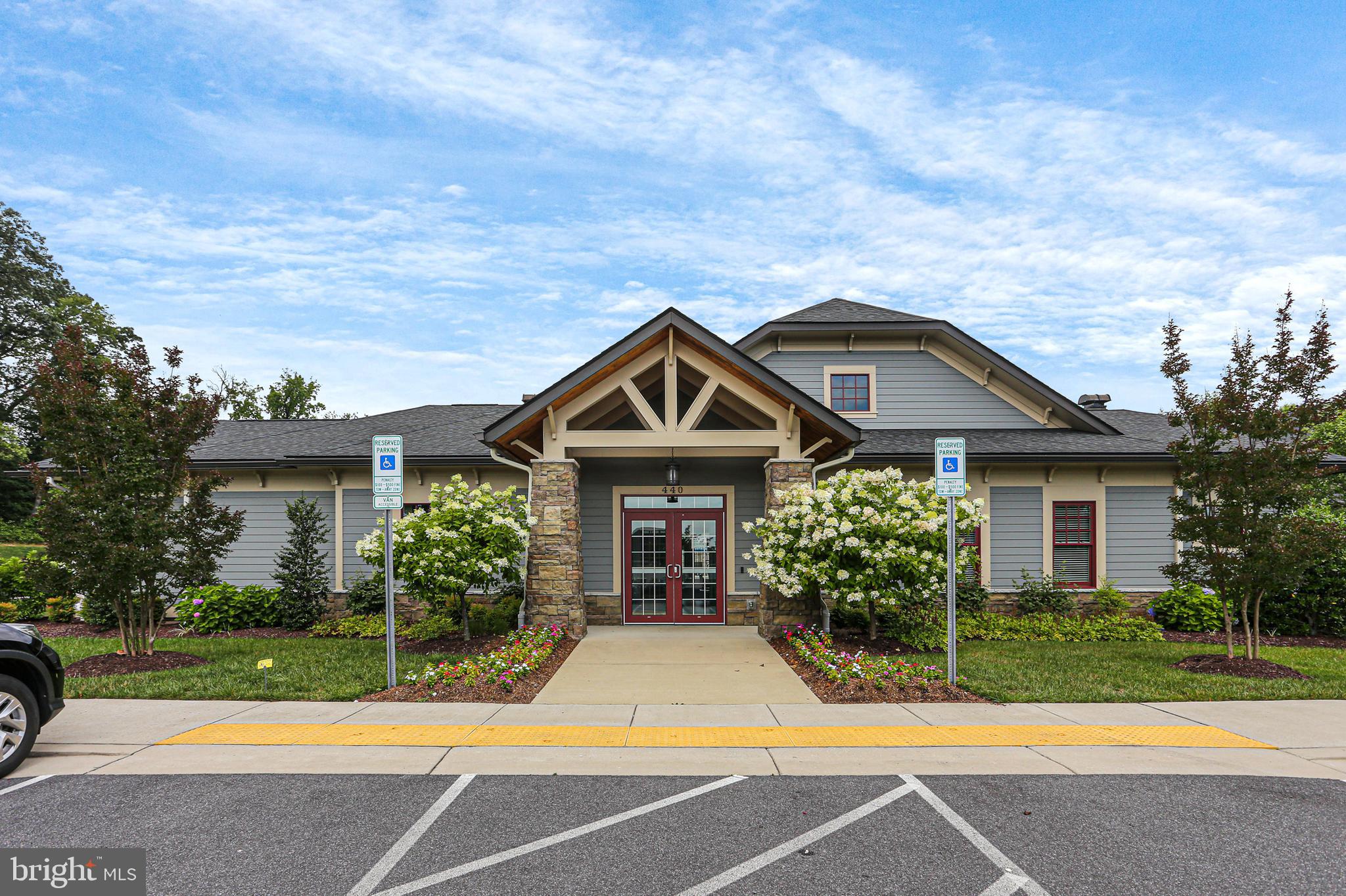 PONDVIEW - Residential