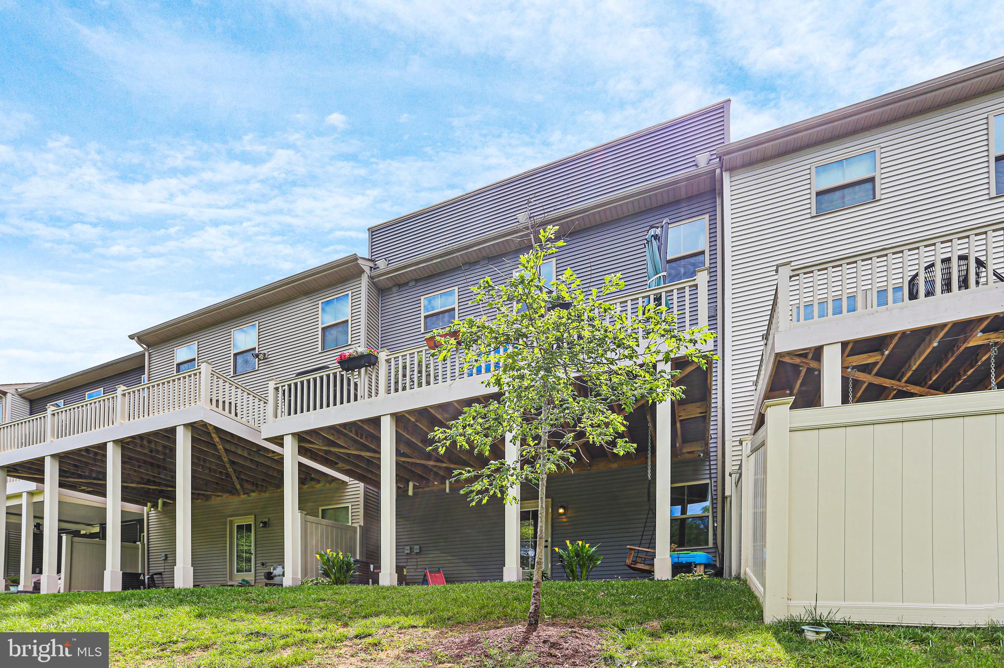 PONDVIEW - Residential